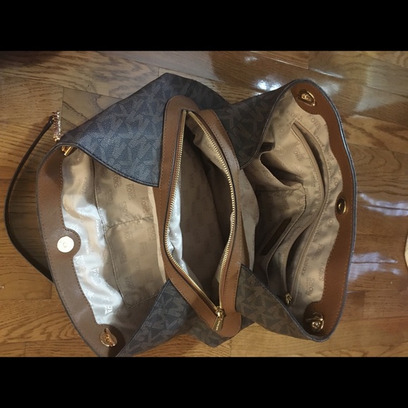 Authentic Michael Kors purse - Picture 4 of 7